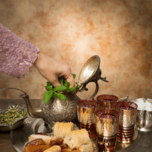 Wie man Minztee mit der marokkanischen Teekanne zubereitet